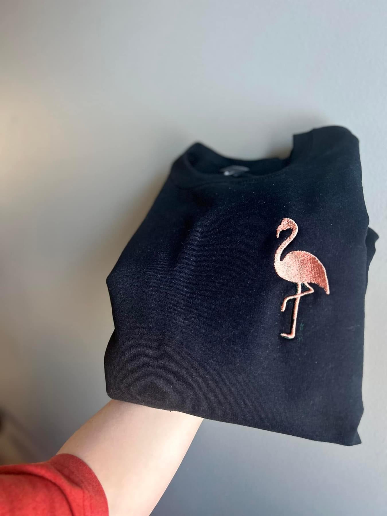 Embordiered get pink back flamingo